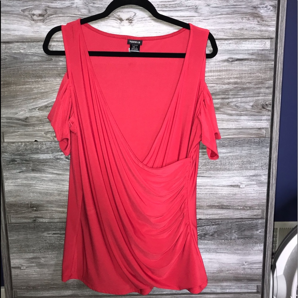 Cold shoulder Torrid red stretchy top 2x